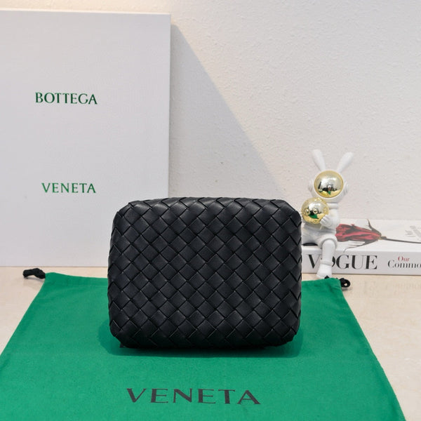 Borsa a tracolla BV Parachute Intrecciato in pelle di vacchetta nera