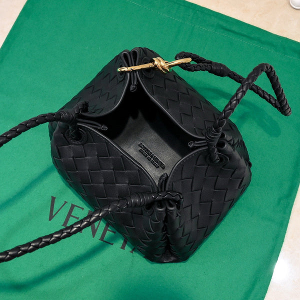 Borsa a tracolla BV Parachute Intrecciato in pelle di vacchetta nera