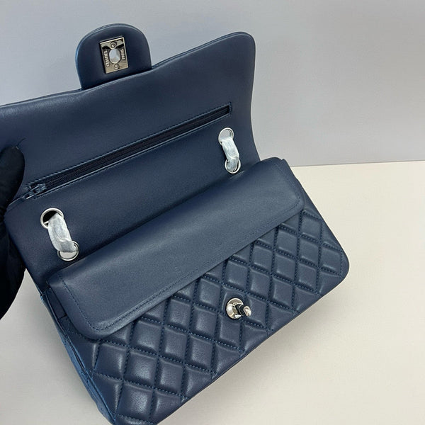 CC Classic 25cm Blu Navy Pelle di Agnello Hardware Argento