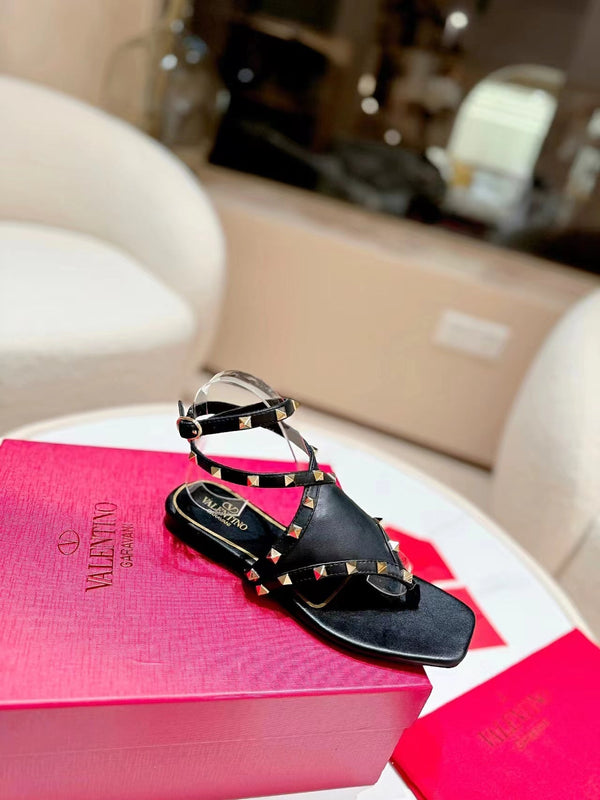 VT Flat-soled Rivet-back Hollow Sandals Black Cowhide