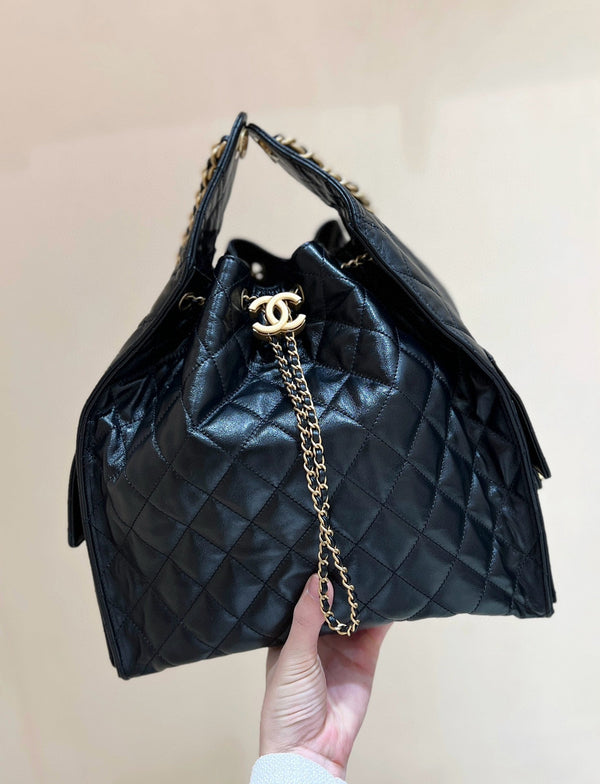 Borsa Hobo CC 25C grande 40 cm in pelle di vitello lucida nera con finiture dorate