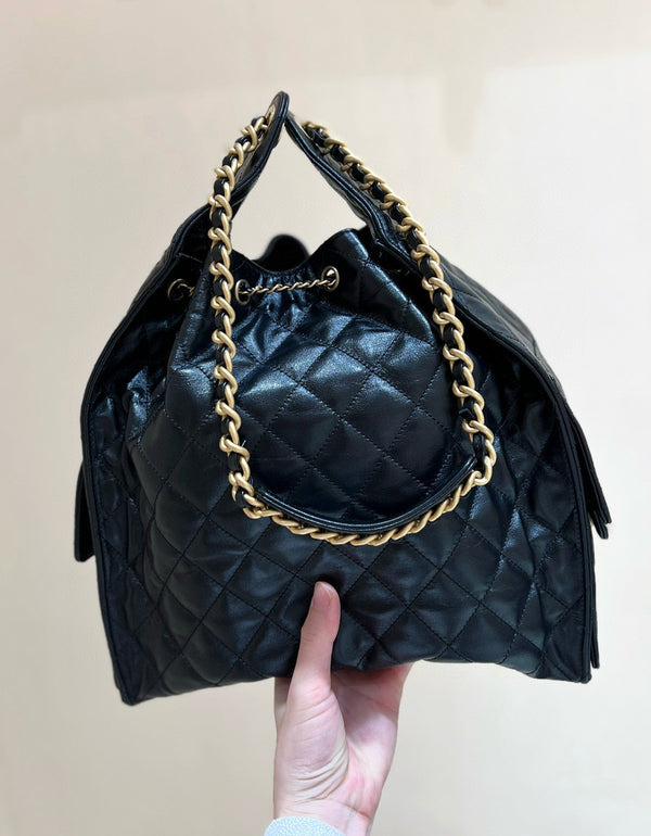 Borsa Hobo CC 25C grande 40 cm in pelle di vitello lucida nera con finiture dorate