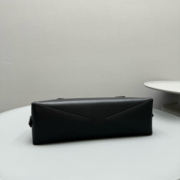 LE TECKEL SHOULDER BAG 32 BLACK CALFSKIN
