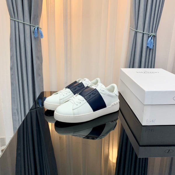 Sneaker Rockstud in pelle di vitello bianca e nera
