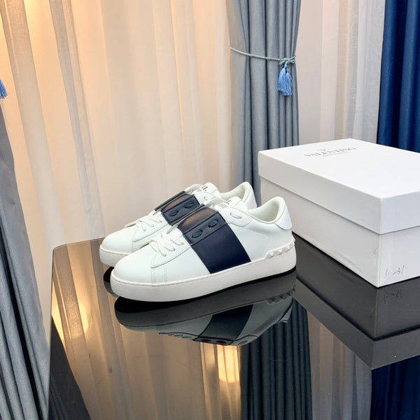 Sneaker Rockstud in pelle di vitello bianca e nera