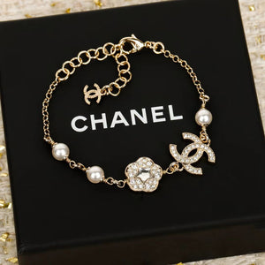Bracelet CC 5 fleurs avec perle et double C