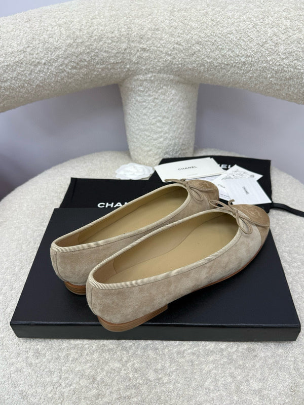 CC 25A Ballerina in pelle scamosciata grigia marrone scuro