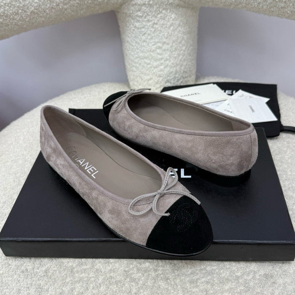 CC 25A Ballerina in pelle scamosciata nera grigio scuro