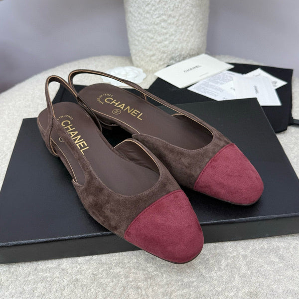 CC 25A Slingback Flat in camoscio rosso scuro cioccolato