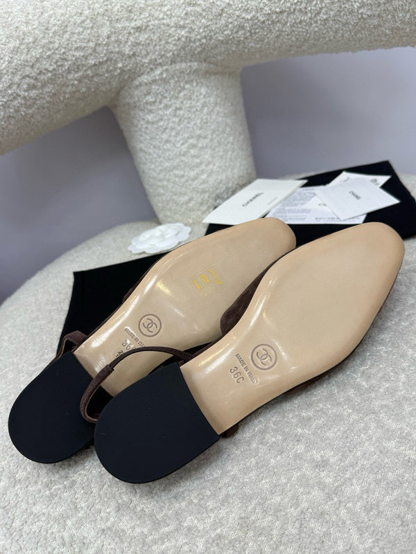 CC 25A Slingback Flat in camoscio rosso scuro cioccolato