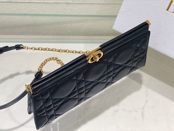 CHAIN CLUTCH 27 BAG IN BLACK LAMBSKIN