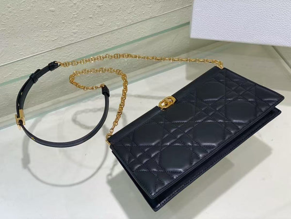 CHAIN CLUTCH 27 BAG IN BLACK LAMBSKIN