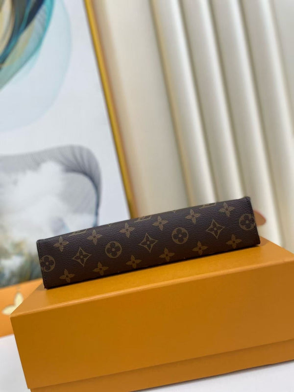 Pochette da toilette LV 26 cm in tela monogramma marrone e pelle