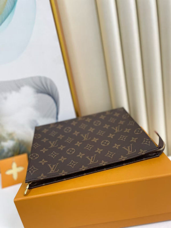 Pochette da toilette LV 26 cm in tela monogramma marrone e pelle