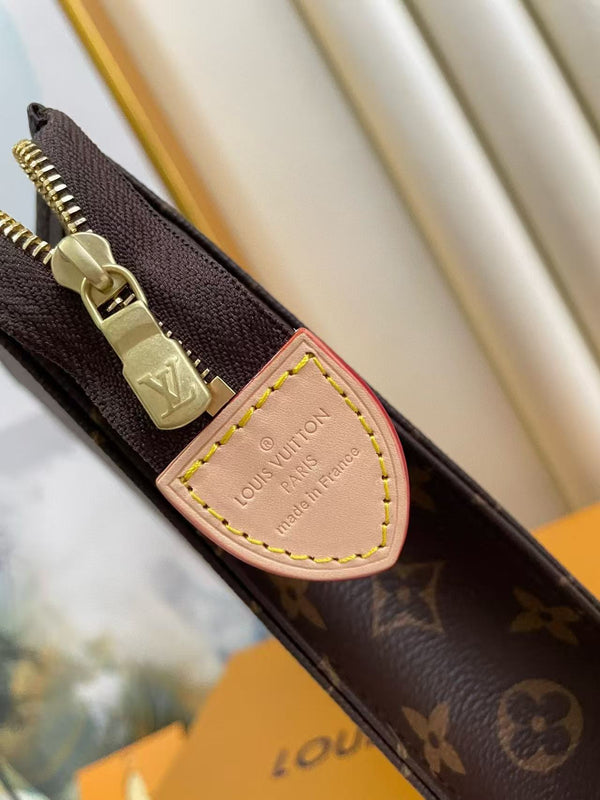 Pochette da toilette LV 26 cm in tela monogramma marrone e pelle