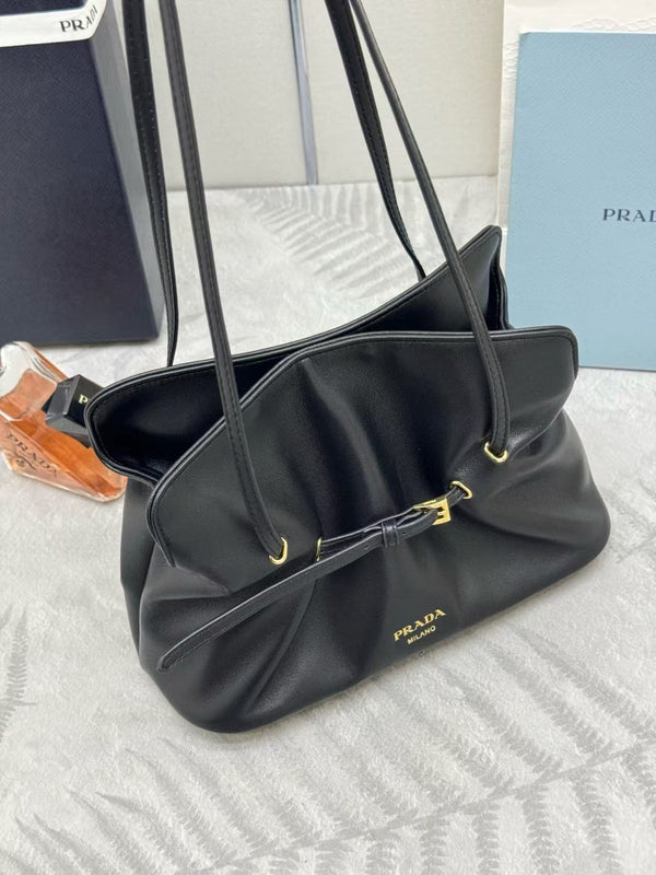 Sac Cloud Prada 25 cm en peau de mouton noire