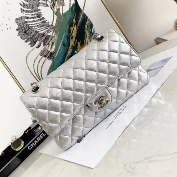 CC Classic Flap Medium 25cm Pelle di agnello argentata