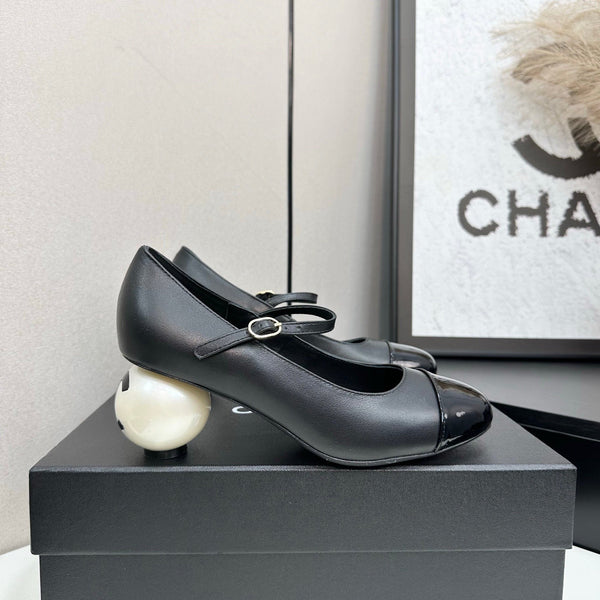 CC 25 FW Mary Janes with Faux Pearl 85mm Black Lambskin