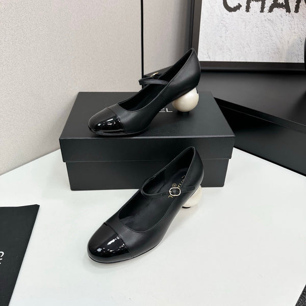 CC 25 FW Mary Janes with Faux Pearl 85mm Black Lambskin