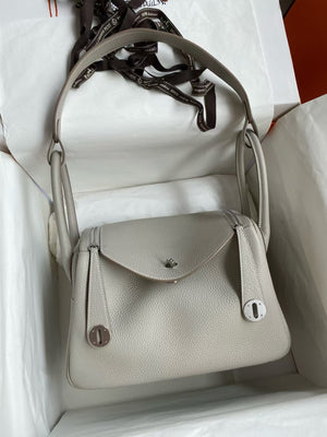 HM Lindy 26cm Pearl Grey Clemence Leather