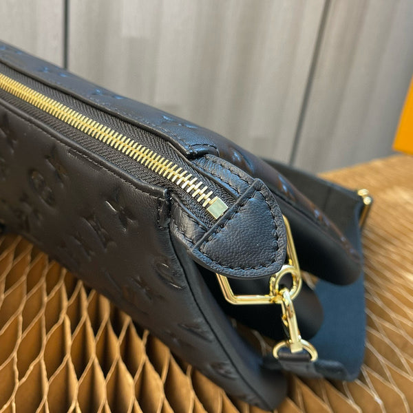 coussin pm 26cm black monogram empreinte calfskin