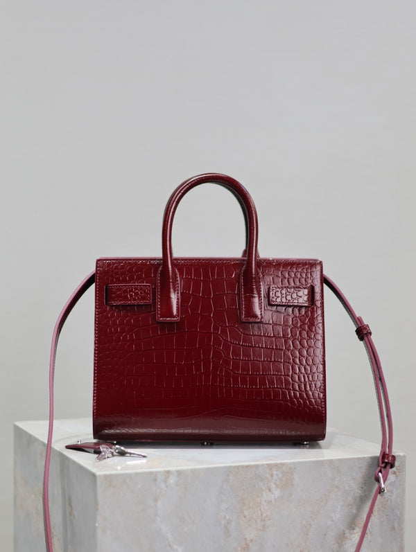 YSL Sac De Jour Nano 22 cm Cuir Rouge Merlot 2025