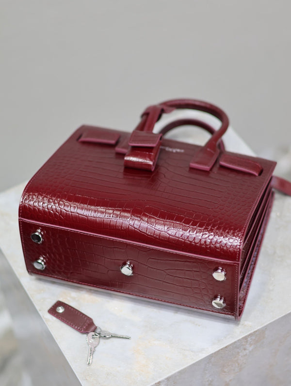 YSL Sac De Jour Nano 22 cm Cuir Rouge Merlot 2025