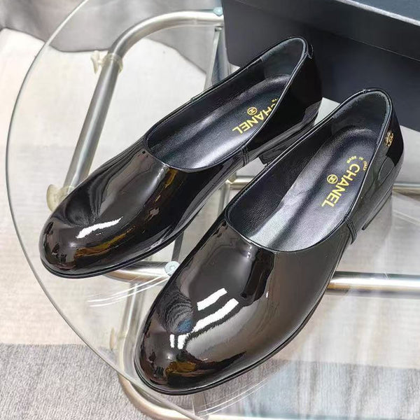 Mocassins Chanel 2025 en cuir verni noir