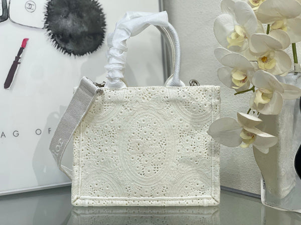 CD Book Tote With Strap Dior Médaillon Embroidery Cream Crochet 164677
