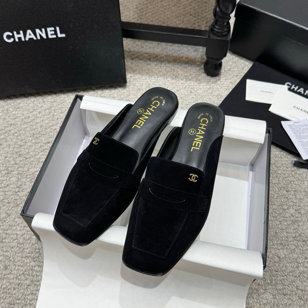 CC 26S Coco Beach Mules Buckle Suede 157329
