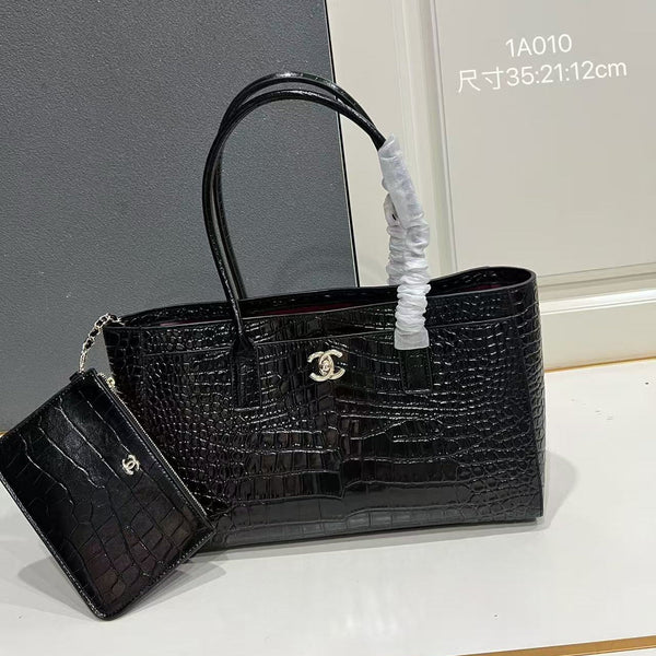 CC 2026 Small Shopping Bag 39cm Black Crocodile Embossed Calfskin