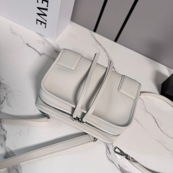 LOEWE Amazona 180 Bag 24.5cm Ivory Soft Calfskin