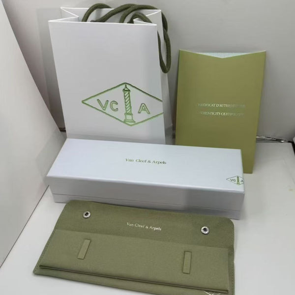 VCA Bracelet Box