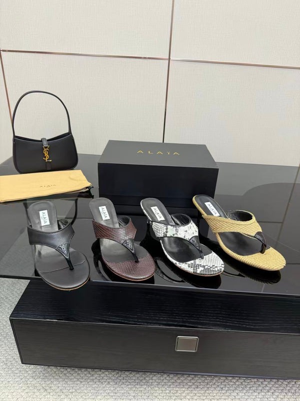 Alaïa Infradito Thong Sandals 55 Black White in Snakeskin Pattern combined with Mirror Finish