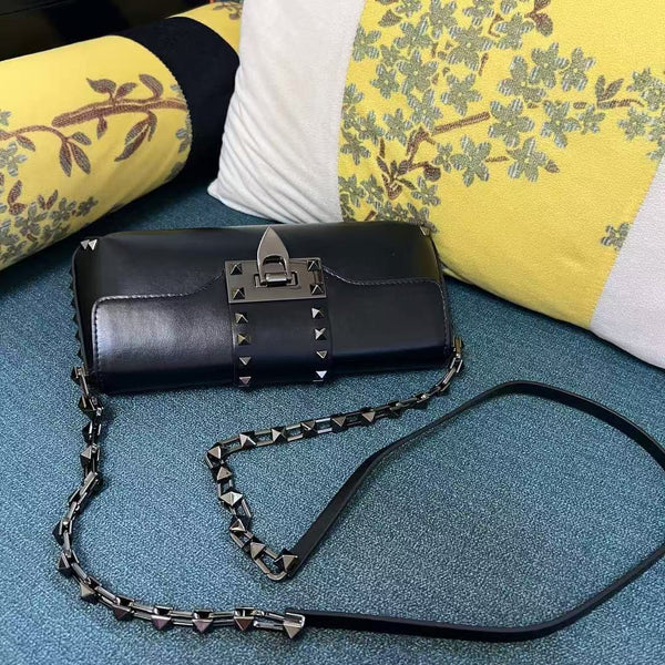 VL Garavani Rockstud Shoulder Bag 26cm Black Calfskin