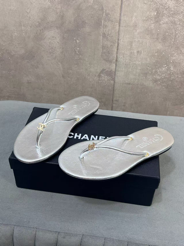 CC 26ss Flip-Flops Silver Metalic Calfskin