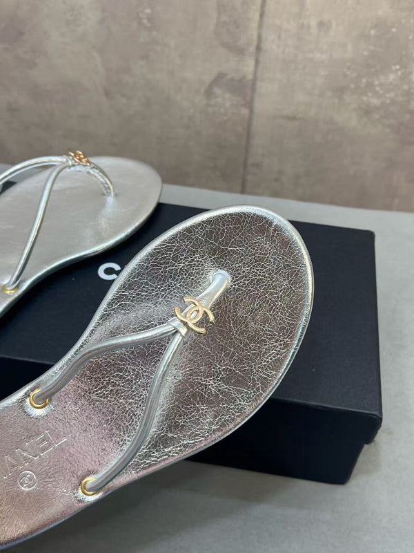 CC 26ss Flip-Flops Silver Metalic Calfskin