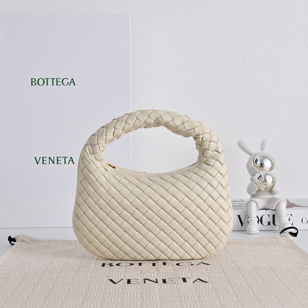 BV Baby Veneta Cream 26cm Intrecciato Nappa Leather