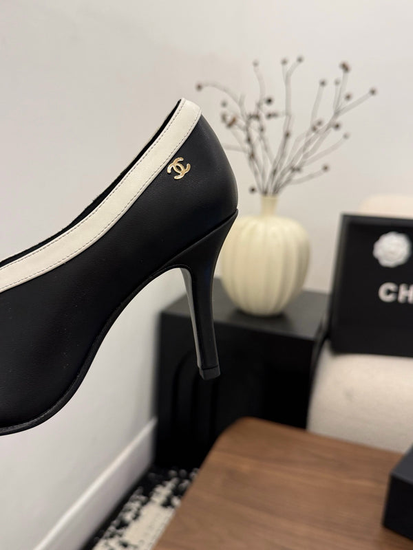 CC 26s Blazy High Heel Pumps 9cm White Black Embossed Calfskin