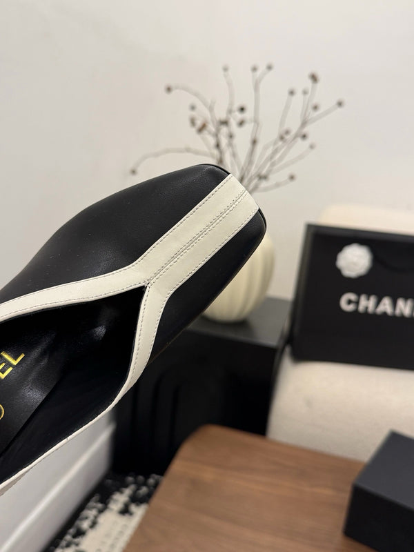CC 26s Blazy High Heel Pumps 9cm White Black Embossed Calfskin