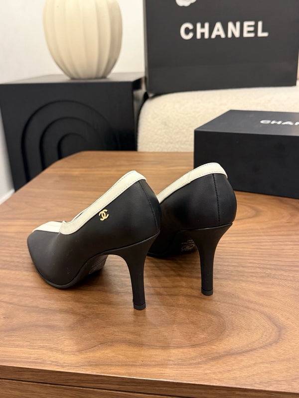 CC 26s Blazy High Heel Pumps 9cm White Black Embossed Calfskin