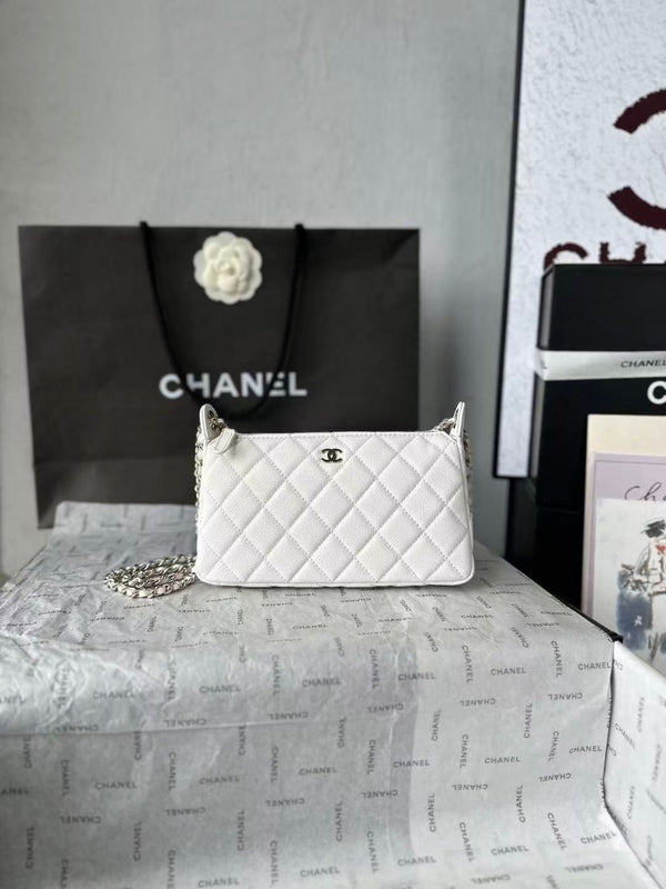 CC 25s Classic Clutch With Chain White Caviar Leather