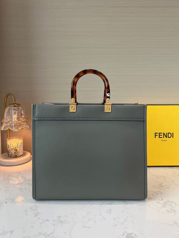 BORSA TOTE SHINE 40 IN PELLE DI VITELLO GOFFRATA VERDE PIETRA