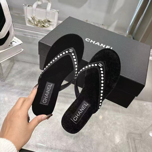 CC Pearl-Embellished Thong Sandals Black Velvet