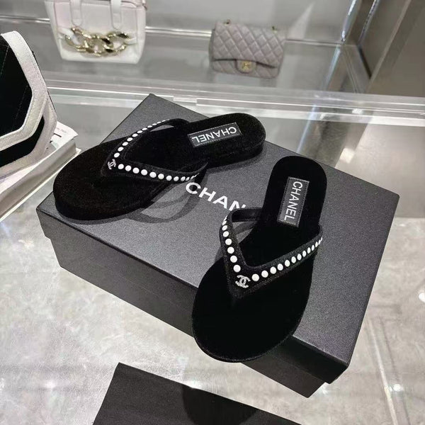 CC Pearl-Embellished Thong Sandals Black Velvet