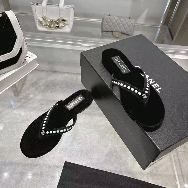 CC Pearl-Embellished Thong Sandals Black Velvet