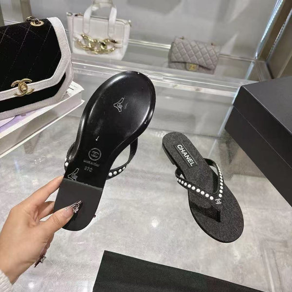 CC Pearl-Embellished Thong Sandals Black Velvet