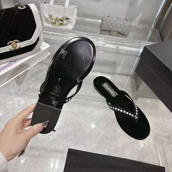 CC Pearl-Embellished Thong Sandals Black Velvet