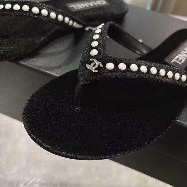 CC Pearl-Embellished Thong Sandals Black Velvet