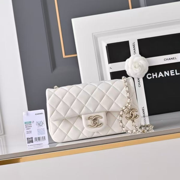 CC Classic Mini Flap Bag 20cm in White Lambskin
